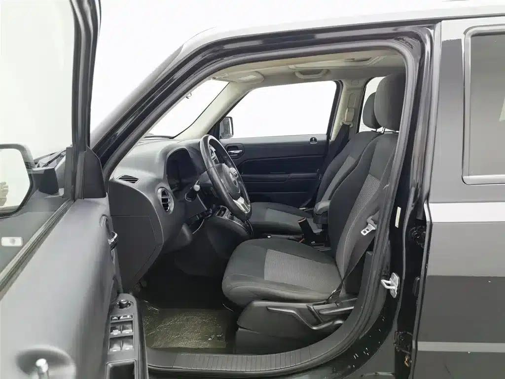 2014 Jeep Compass 2.4L Sport Edition — миниатюра 10