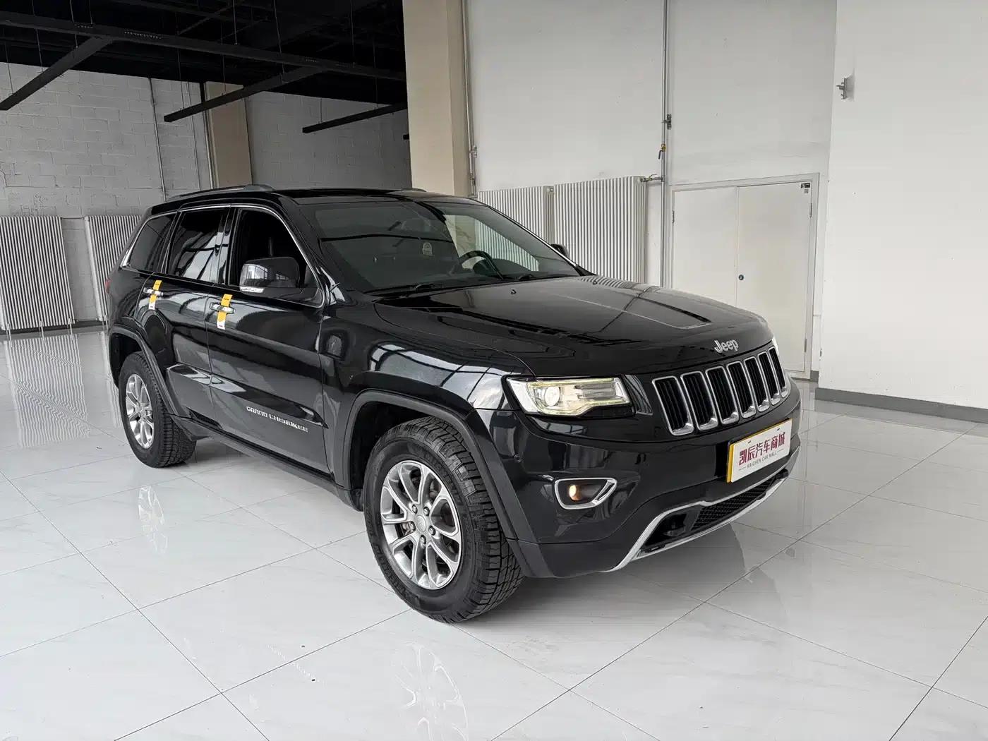 2016 Jeep Grand Cherokee Imported Model 3.0L Comfort Navigation Edition — миниатюра 3