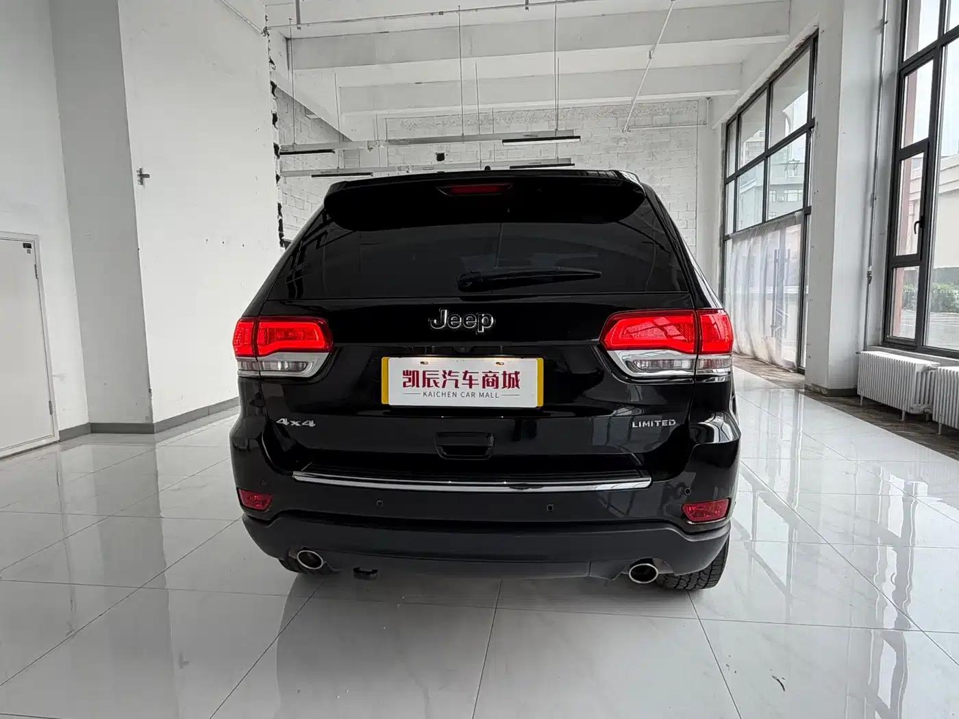 2016 Jeep Grand Cherokee Imported Model 3.0L Comfort Navigation Edition — миниатюра 6