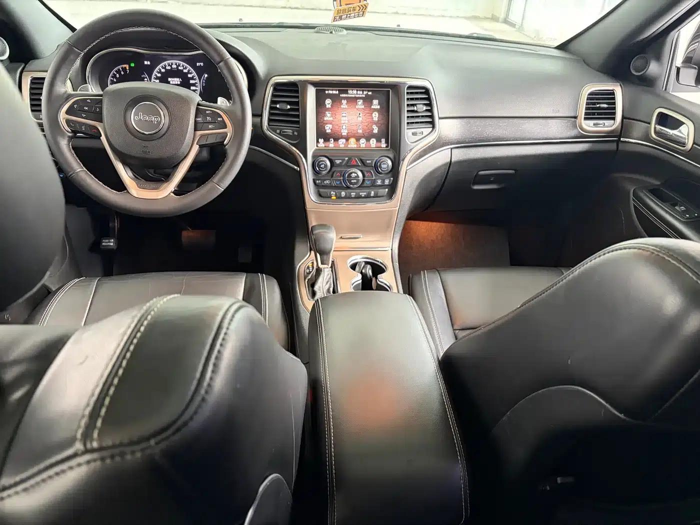 2016 Jeep Grand Cherokee Imported Model 3.0L Comfort Navigation Edition — миниатюра 8