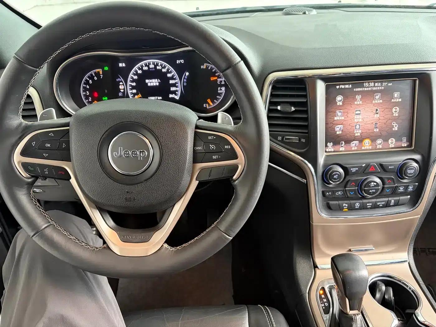 2016 Jeep Grand Cherokee Imported Model 3.0L Comfort Navigation Edition — миниатюра 10