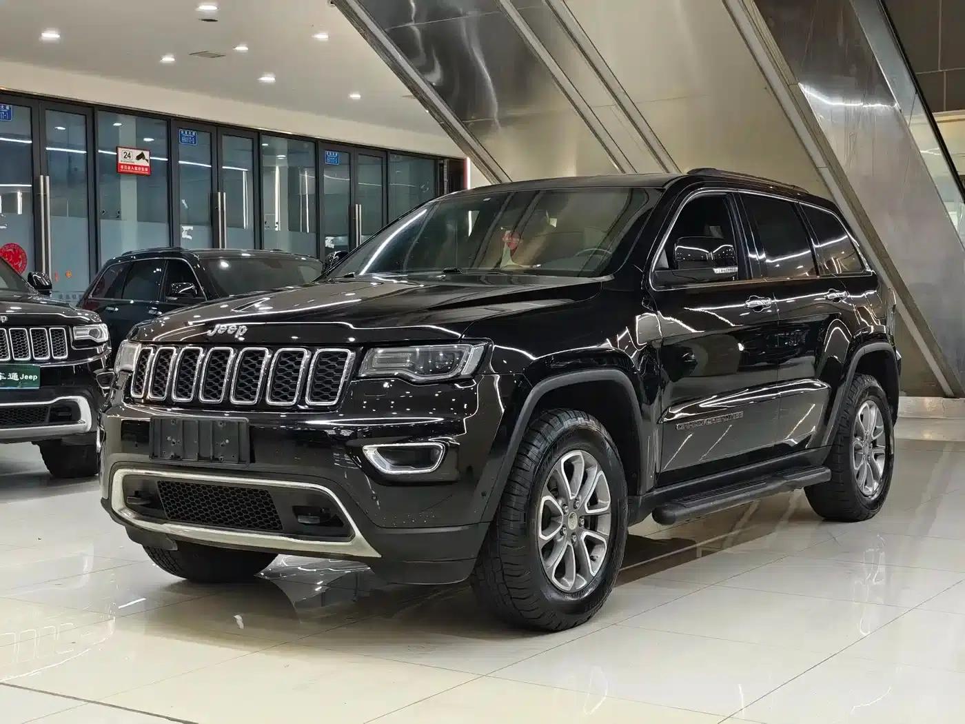 2020 Jeep Grand Cherokee Imported Model 3.6L Elite Navigation Edition — миниатюра 1
