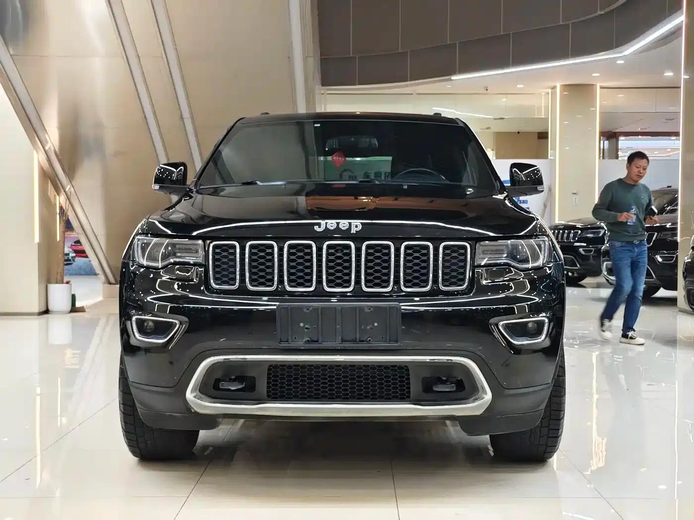 2020 Jeep Grand Cherokee Imported Model 3.6L Elite Navigation Edition — миниатюра 2
