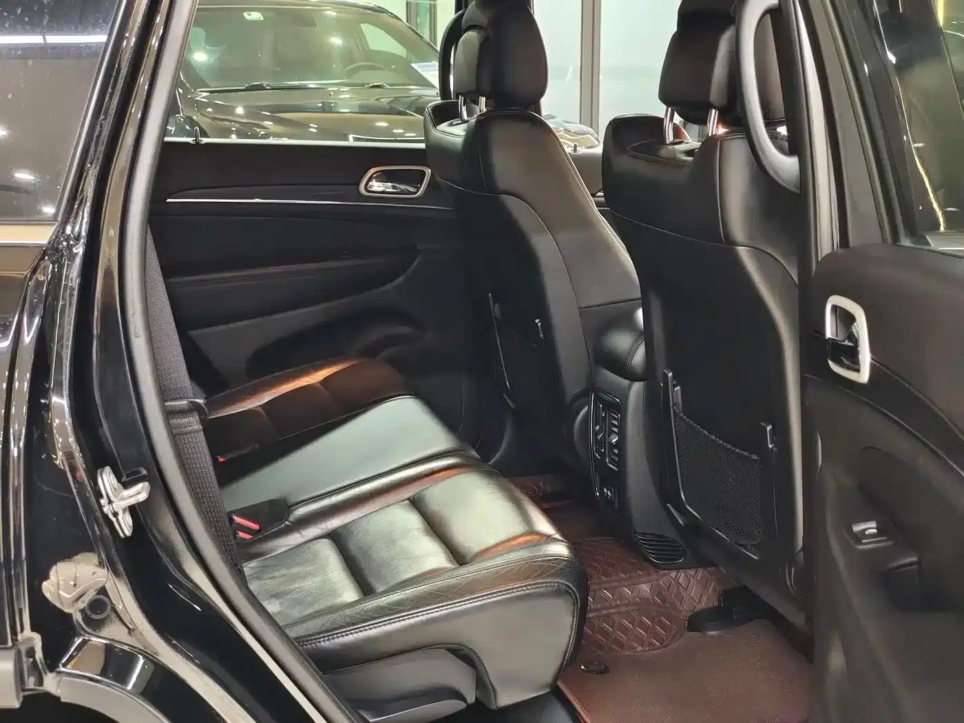 2020 Jeep Grand Cherokee Imported Model 3.6L Elite Navigation Edition — миниатюра 12