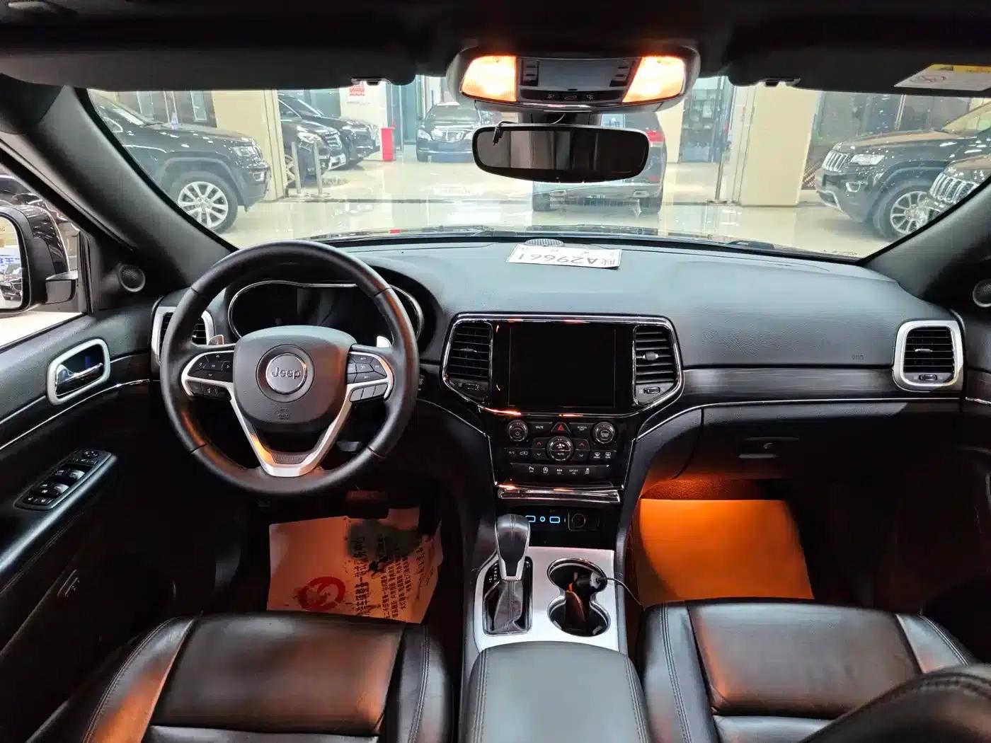 2020 Jeep Grand Cherokee Imported Model 3.6L Elite Navigation Edition — миниатюра 14