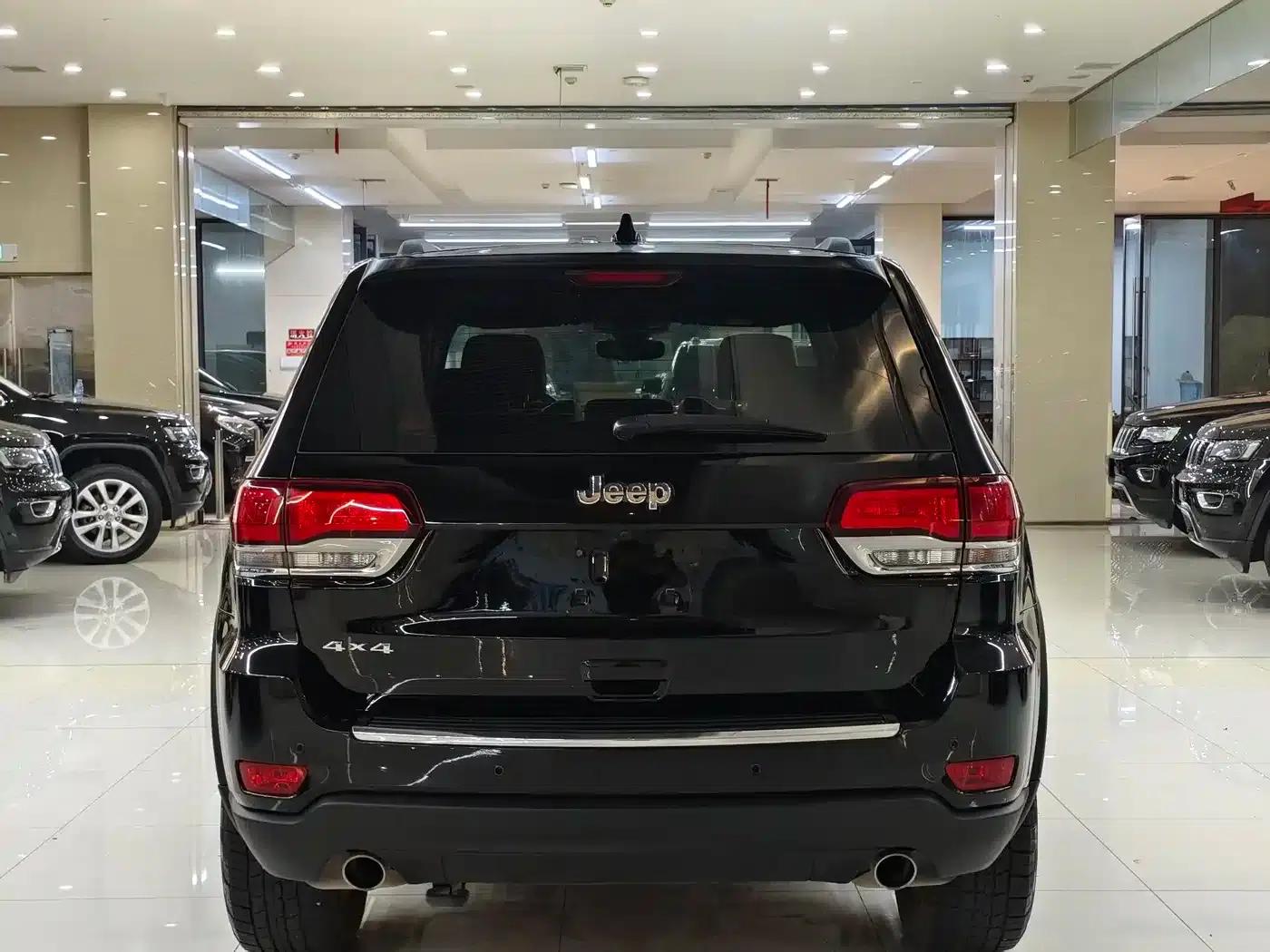 2020 Jeep Grand Cherokee Imported Model 3.6L Elite Navigation Edition — миниатюра 16
