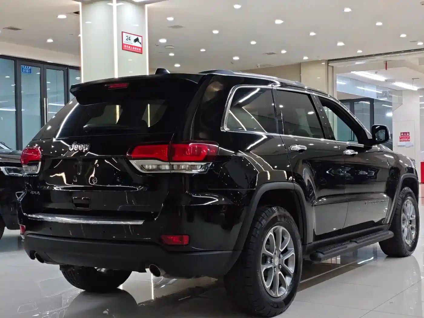 2020 Jeep Grand Cherokee Imported Model 3.6L Elite Navigation Edition — миниатюра 17