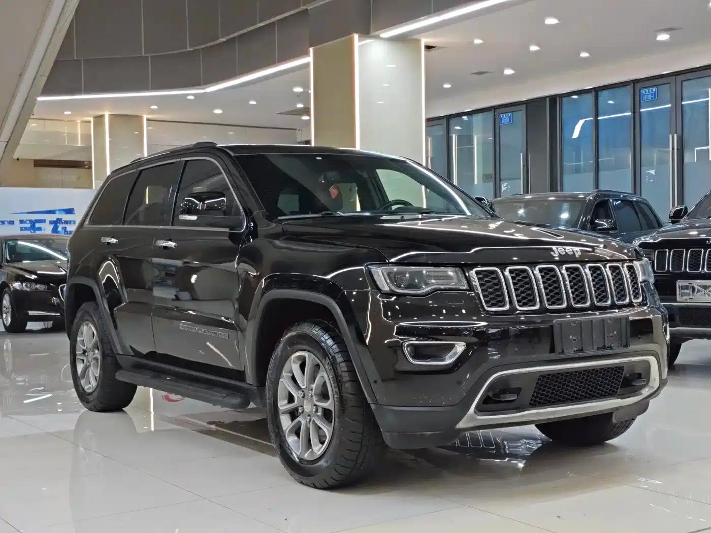 2020 Jeep Grand Cherokee Imported Model 3.6L Elite Navigation Edition — миниатюра 3