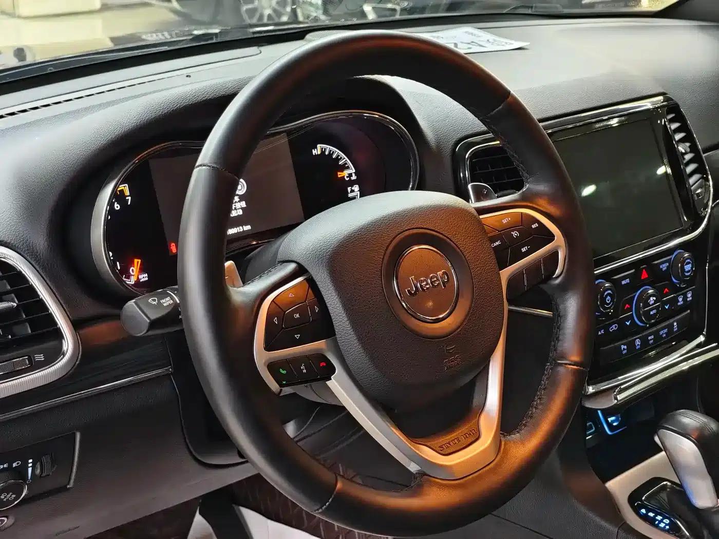 2020 Jeep Grand Cherokee Imported Model 3.6L Elite Navigation Edition — миниатюра 5