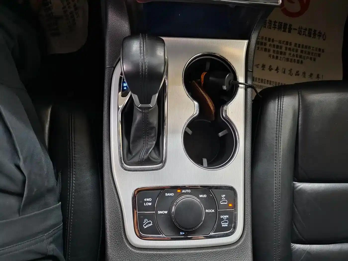 2020 Jeep Grand Cherokee Imported Model 3.6L Elite Navigation Edition — миниатюра 9