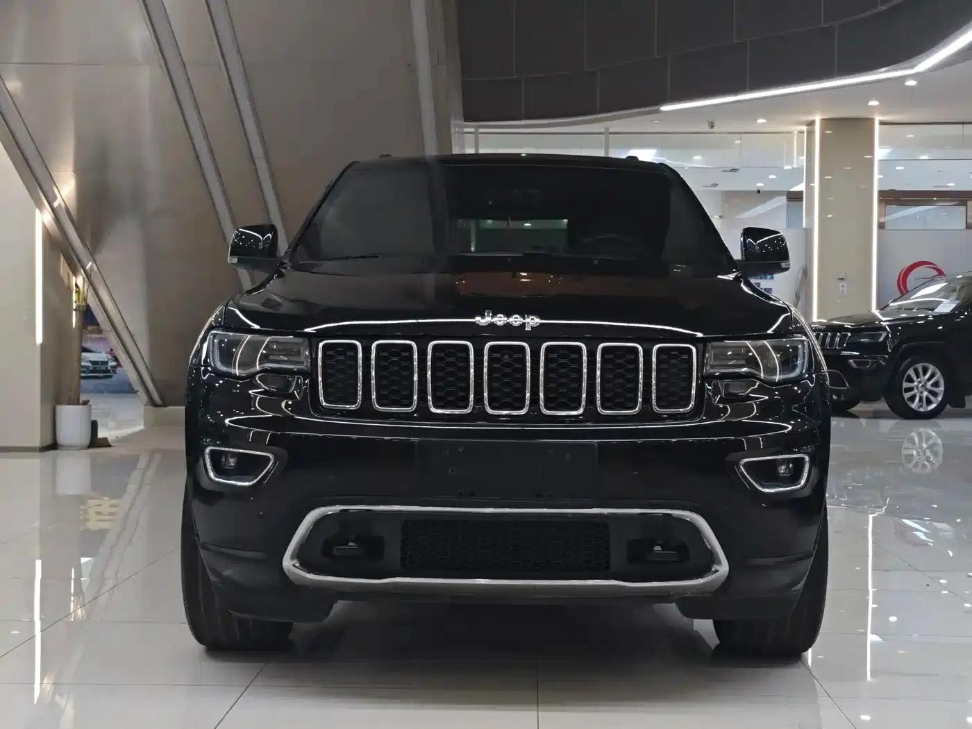 2017 Jeep Grand Cherokee Imported Model 3.0L Comfort Navigation Edition — миниатюра 2