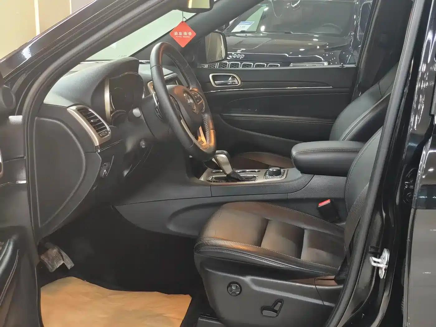 2017 Jeep Grand Cherokee Imported Model 3.0L Comfort Navigation Edition — миниатюра 13