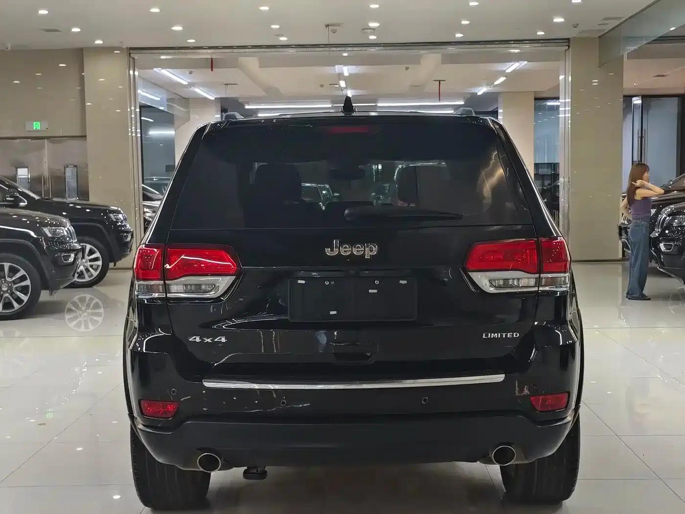 2017 Jeep Grand Cherokee Imported Model 3.0L Comfort Navigation Edition — миниатюра 16