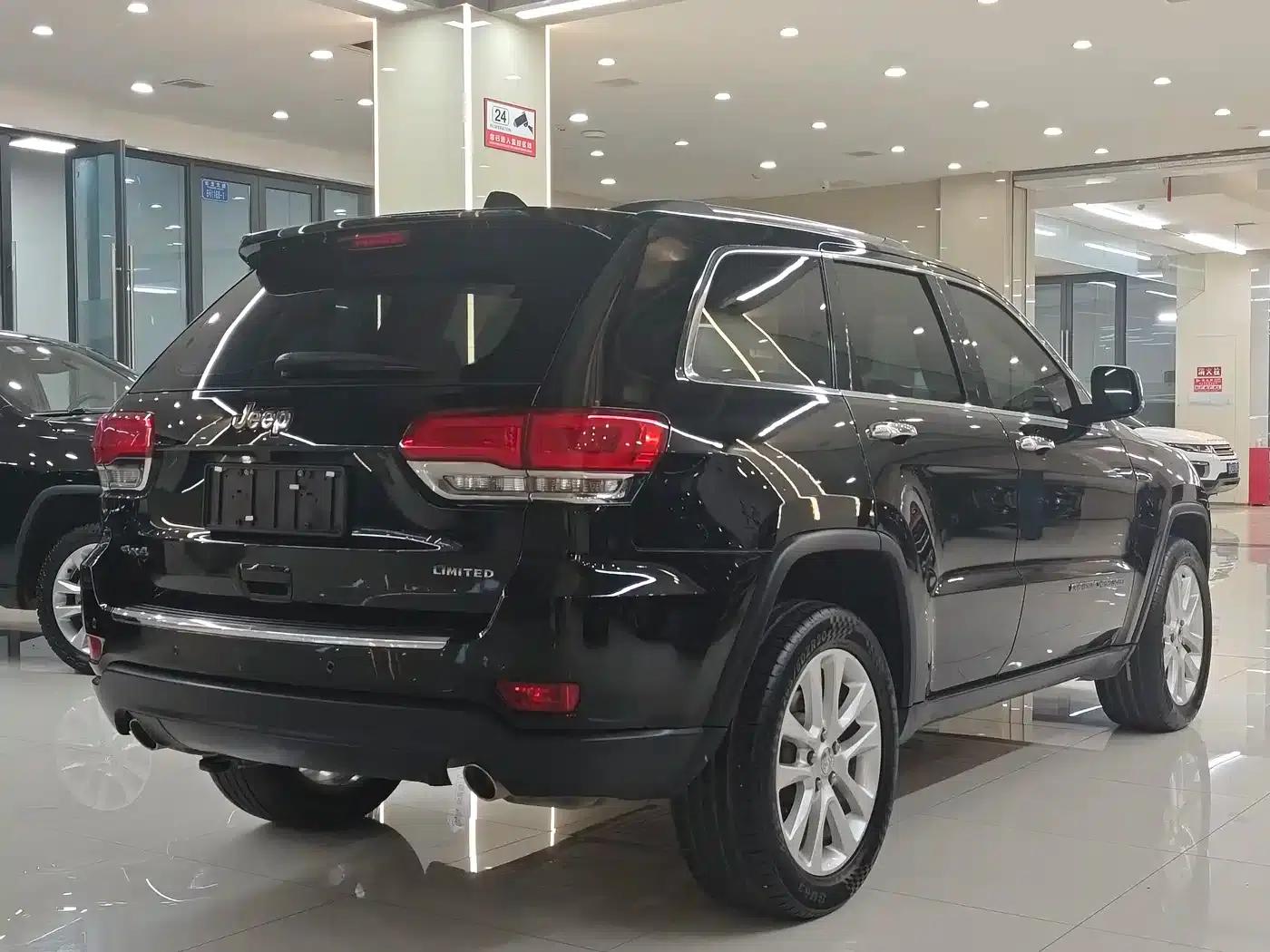 2017 Jeep Grand Cherokee Imported Model 3.0L Comfort Navigation Edition — миниатюра 17