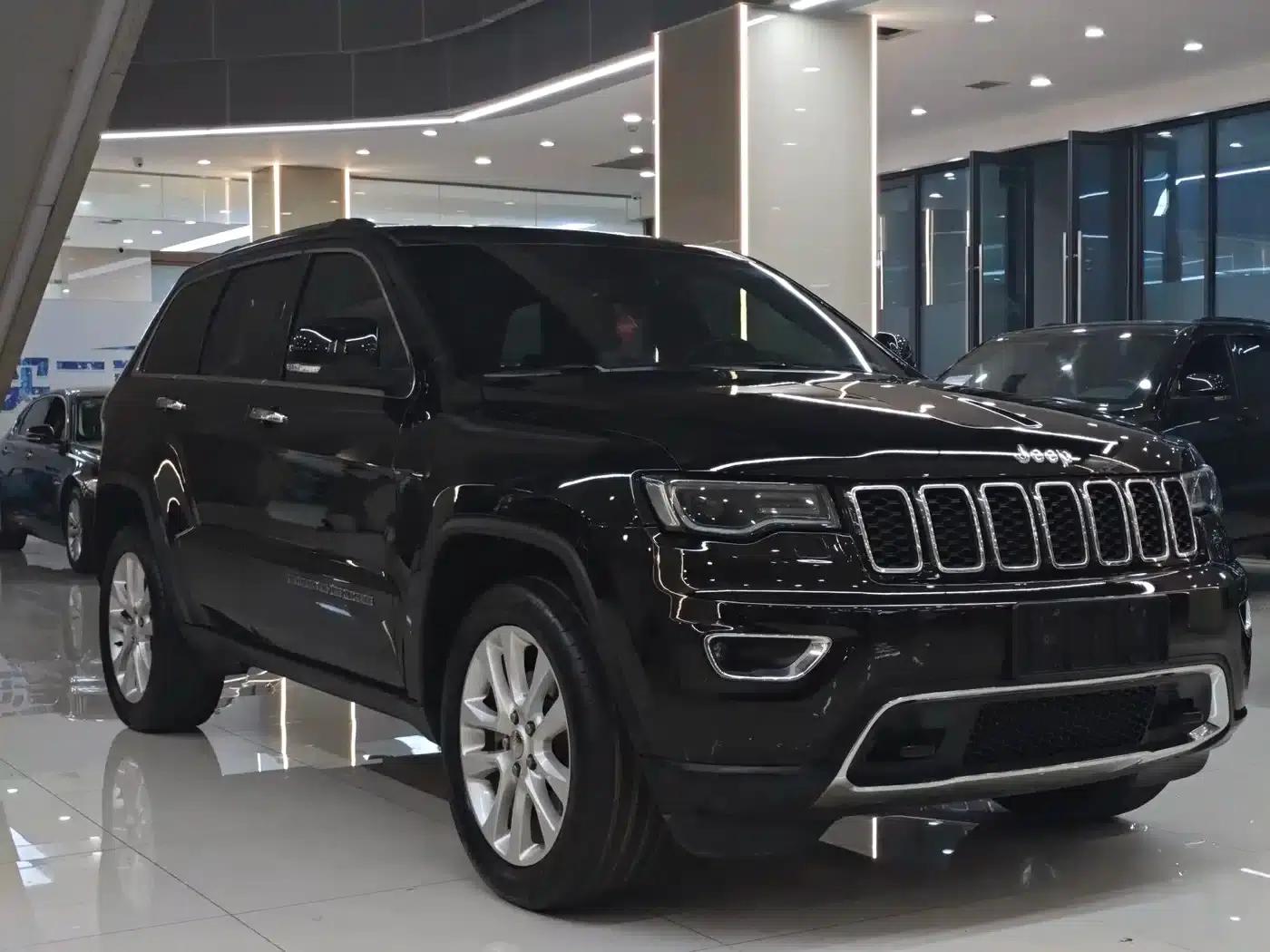 2017 Jeep Grand Cherokee Imported Model 3.0L Comfort Navigation Edition — миниатюра 3