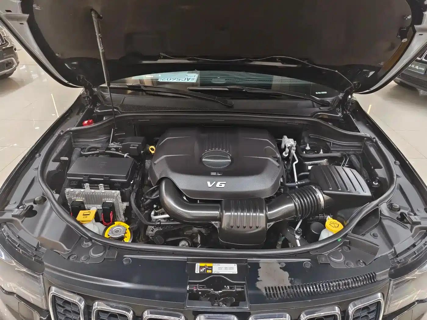 2017 Jeep Grand Cherokee Imported Model 3.0L Comfort Navigation Edition — миниатюра 21