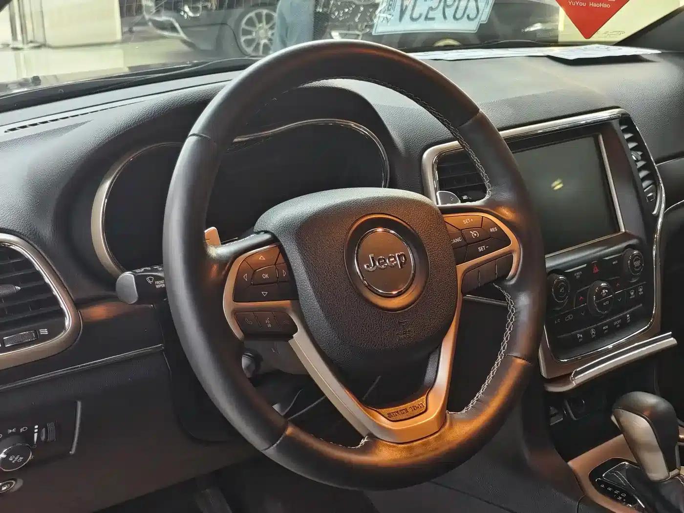 2017 Jeep Grand Cherokee Imported Model 3.0L Comfort Navigation Edition — миниатюра 5