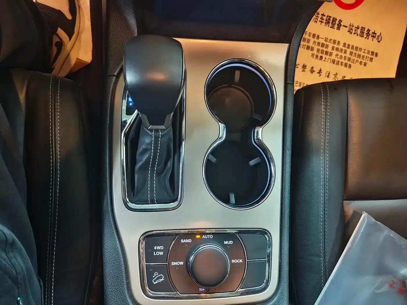 2017 Jeep Grand Cherokee Imported Model 3.0L Comfort Navigation Edition — миниатюра 8