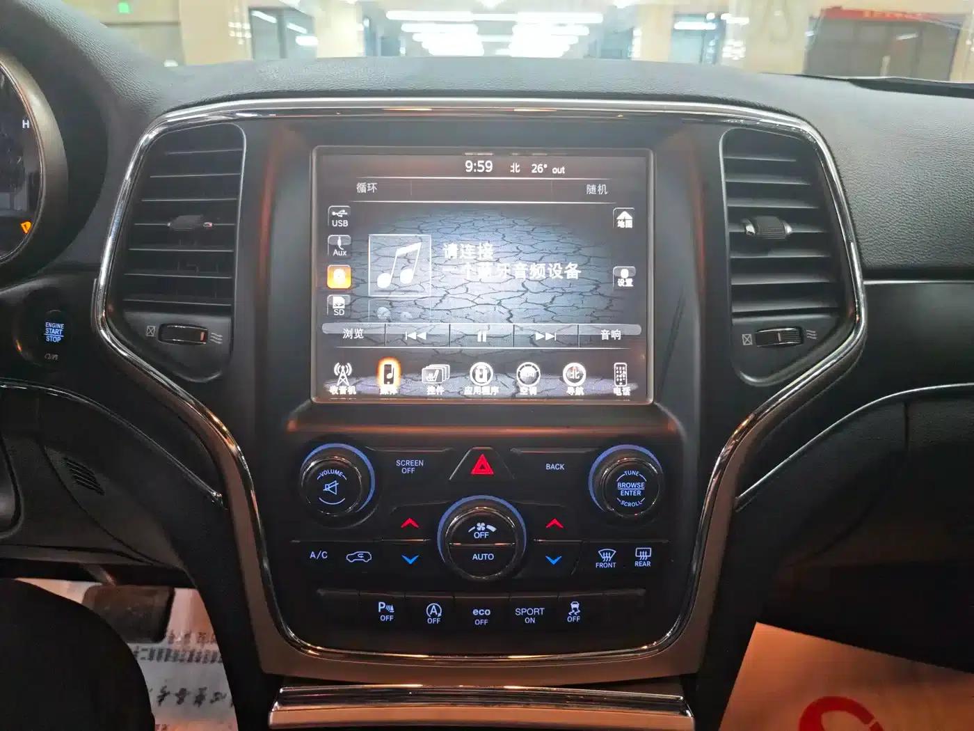 2017 Jeep Grand Cherokee Imported Model 3.0L Comfort Navigation Edition — миниатюра 9