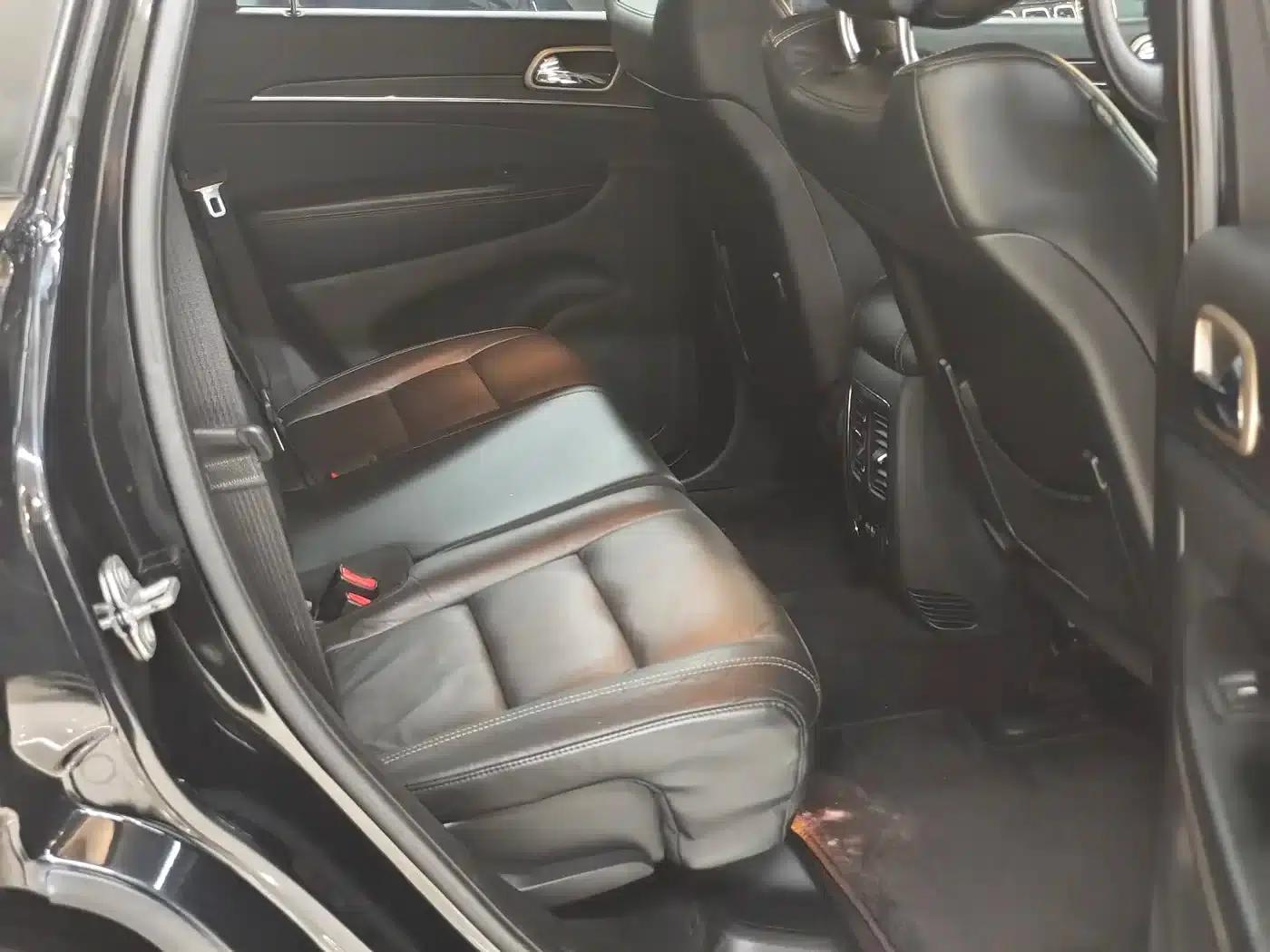 2017 Jeep Grand Cherokee Imported Model 3.0L Comfort Navigation Edition — миниатюра 10