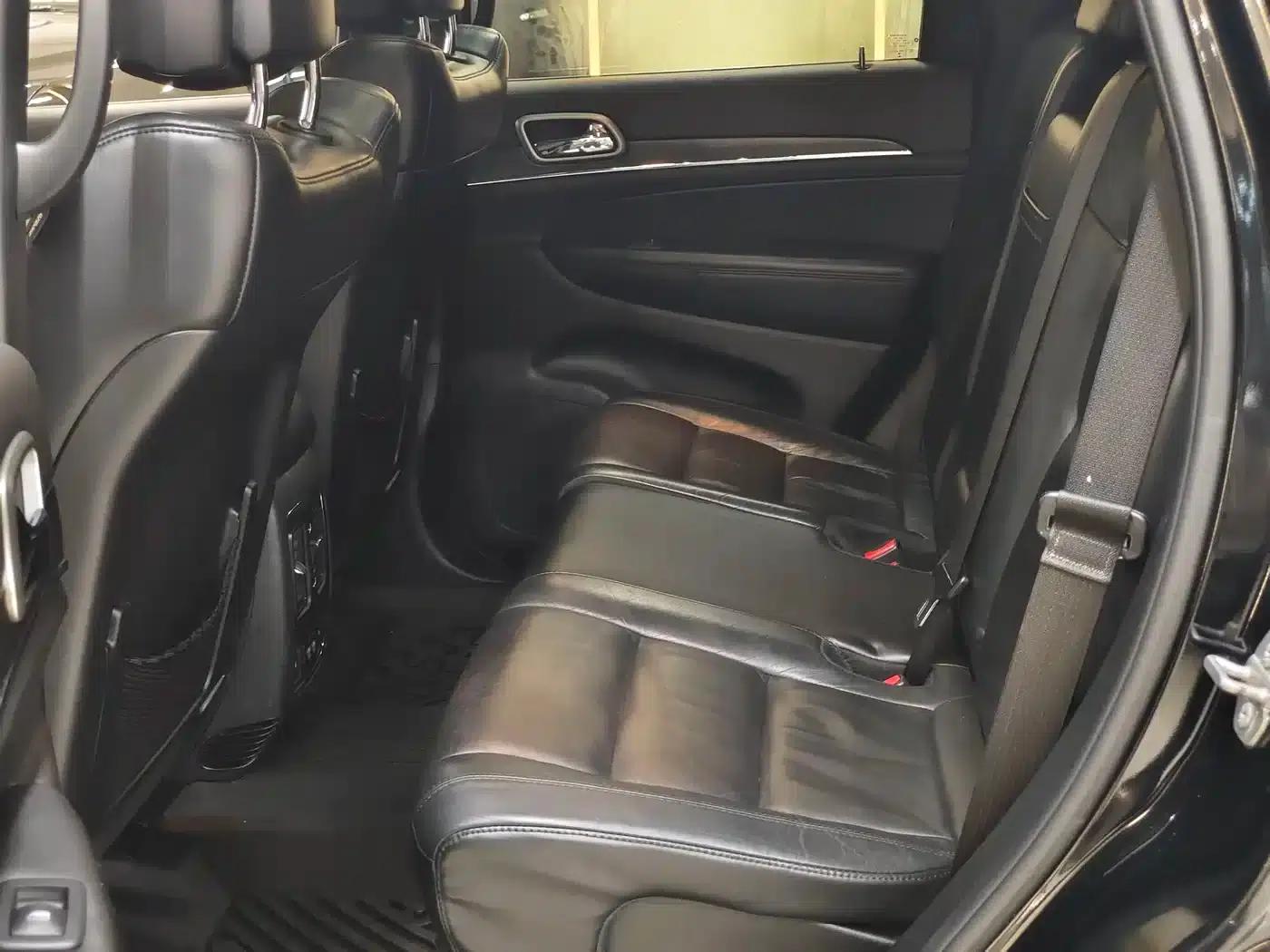 2017 Jeep Grand Cherokee Imported Model 3.0L Comfort Navigation Edition — миниатюра 11