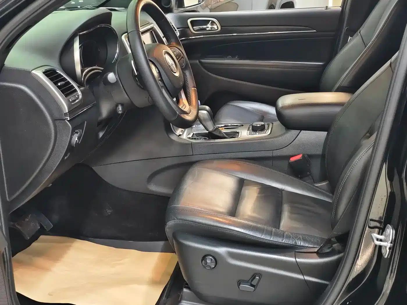 2017 Jeep Grand Cherokee Imported Model 3.0L Comfort Navigation Edition — миниатюра 12