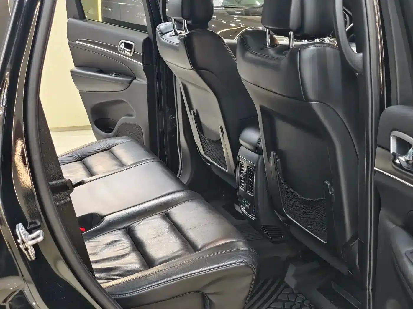 2017 Jeep Grand Cherokee Imported Model 3.0L Comfort Navigation Edition — миниатюра 13