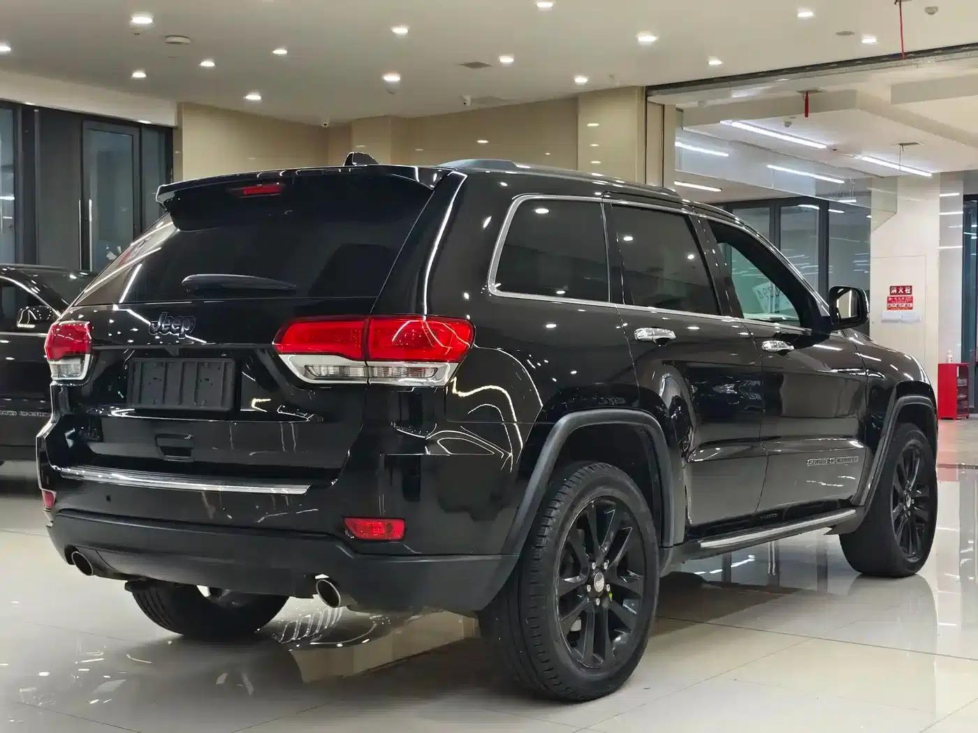 2017 Jeep Grand Cherokee Imported Model 3.0L Comfort Navigation Edition — миниатюра 15