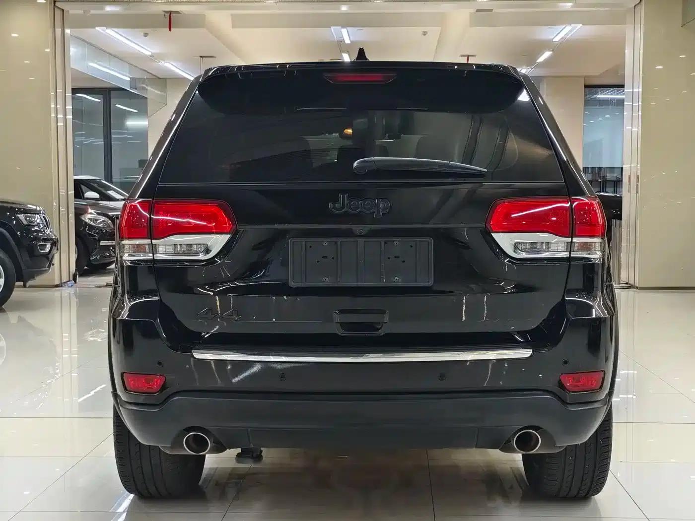 2017 Jeep Grand Cherokee Imported Model 3.0L Comfort Navigation Edition — миниатюра 16