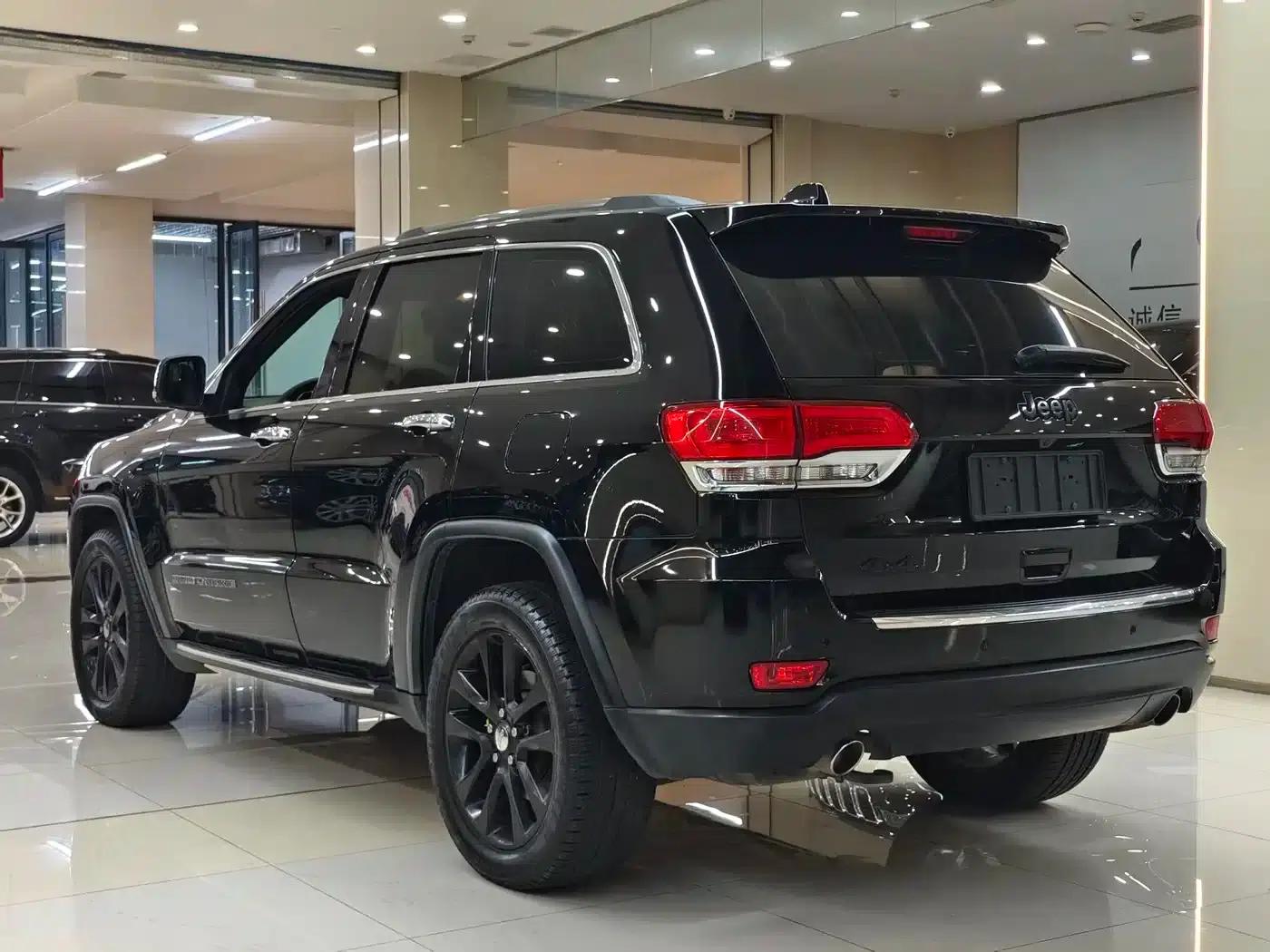 2017 Jeep Grand Cherokee Imported Model 3.0L Comfort Navigation Edition — миниатюра 17