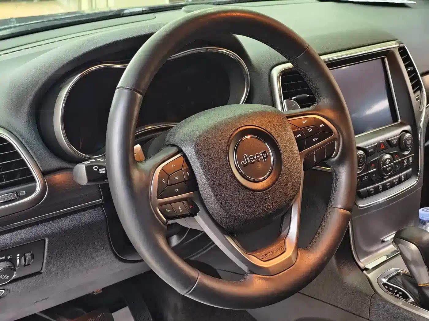 2017 Jeep Grand Cherokee Imported Model 3.0L Comfort Navigation Edition — миниатюра 5