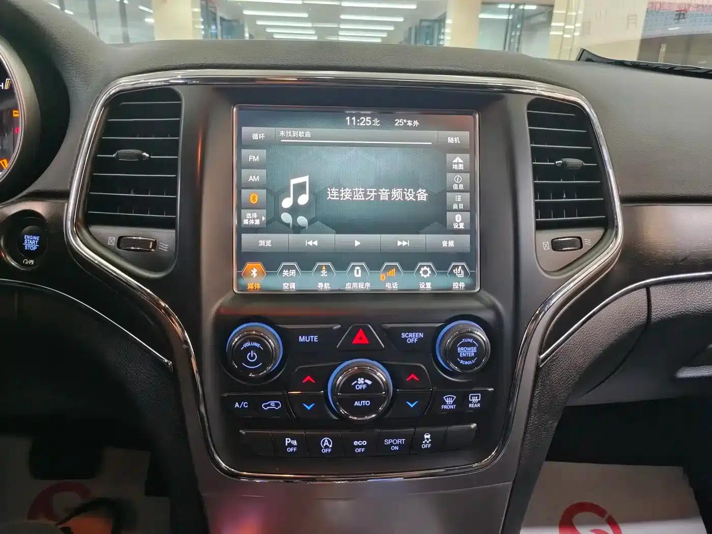 2017 Jeep Grand Cherokee Imported Model 3.0L Comfort Navigation Edition — миниатюра 7