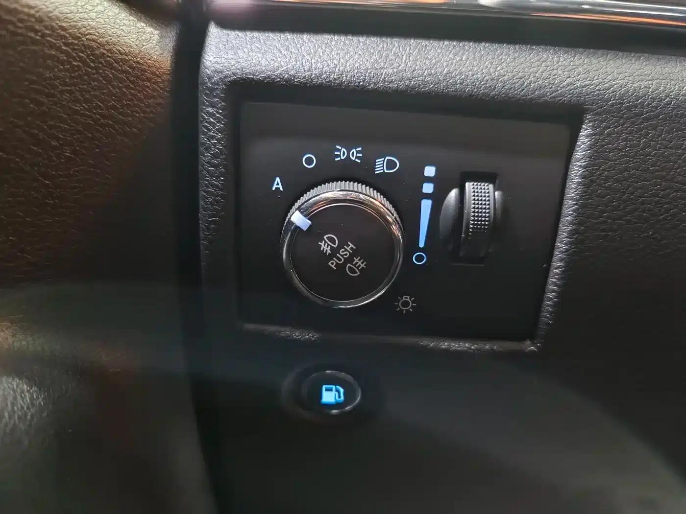 2017 Jeep Grand Cherokee Imported Model 3.0L Comfort Navigation Edition — миниатюра 8