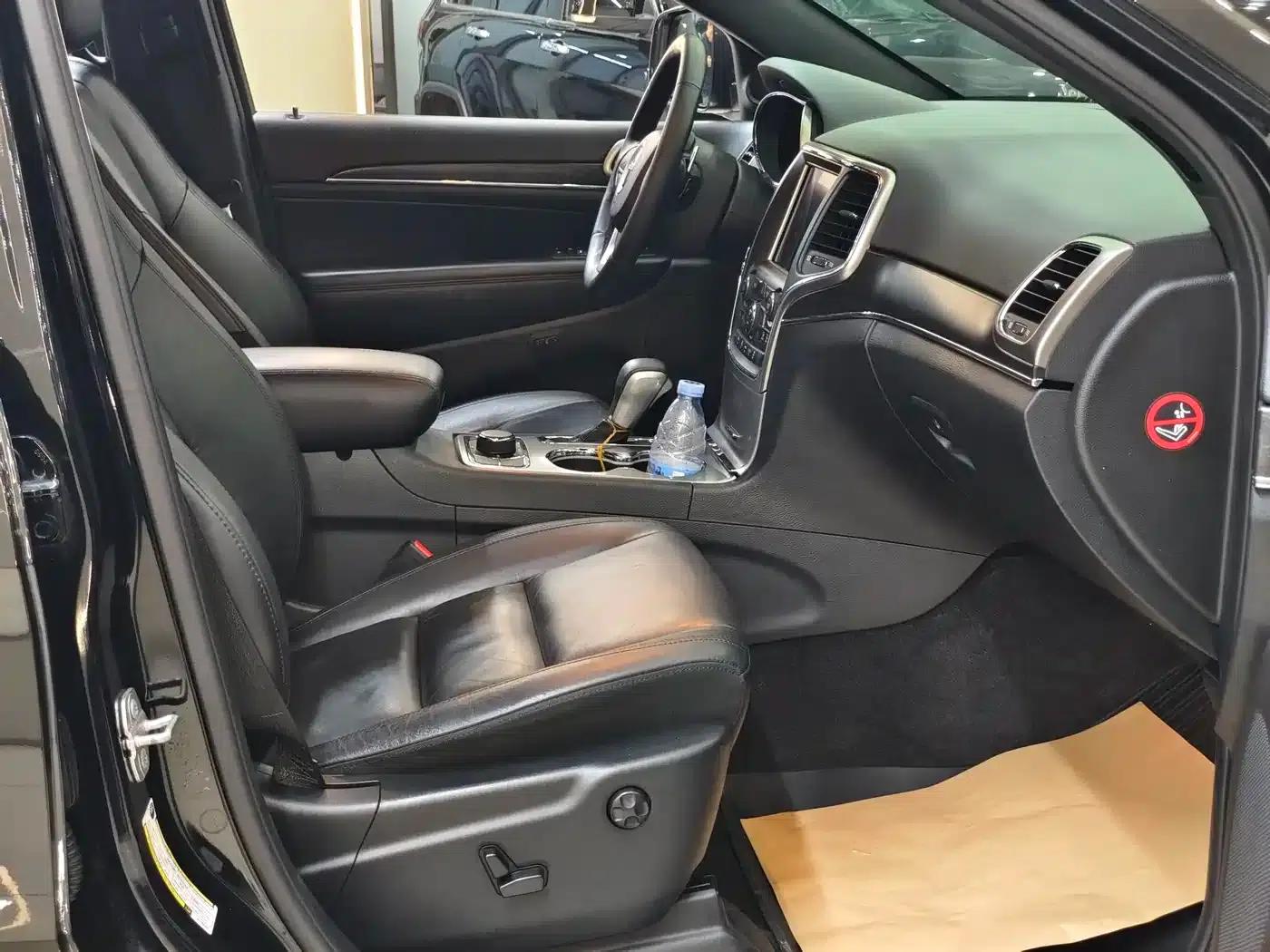 2017 Jeep Grand Cherokee Imported Model 3.0L Comfort Navigation Edition — миниатюра 10