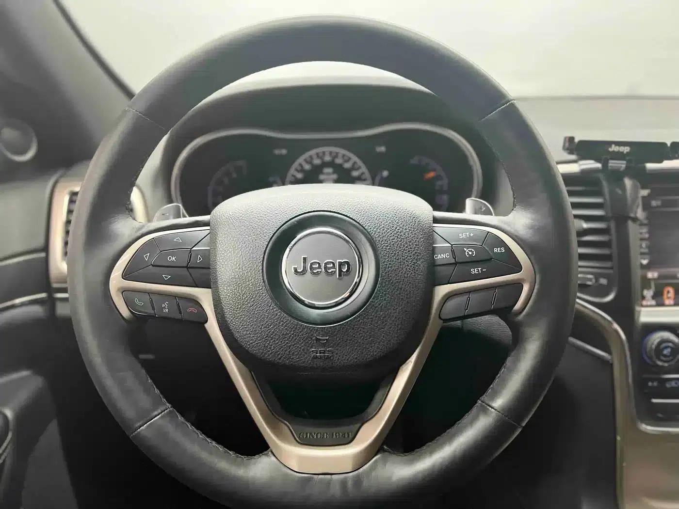 2014 Jeep Grand Cherokee Imported Model 3.0L Comfort Navigation Edition — миниатюра 12