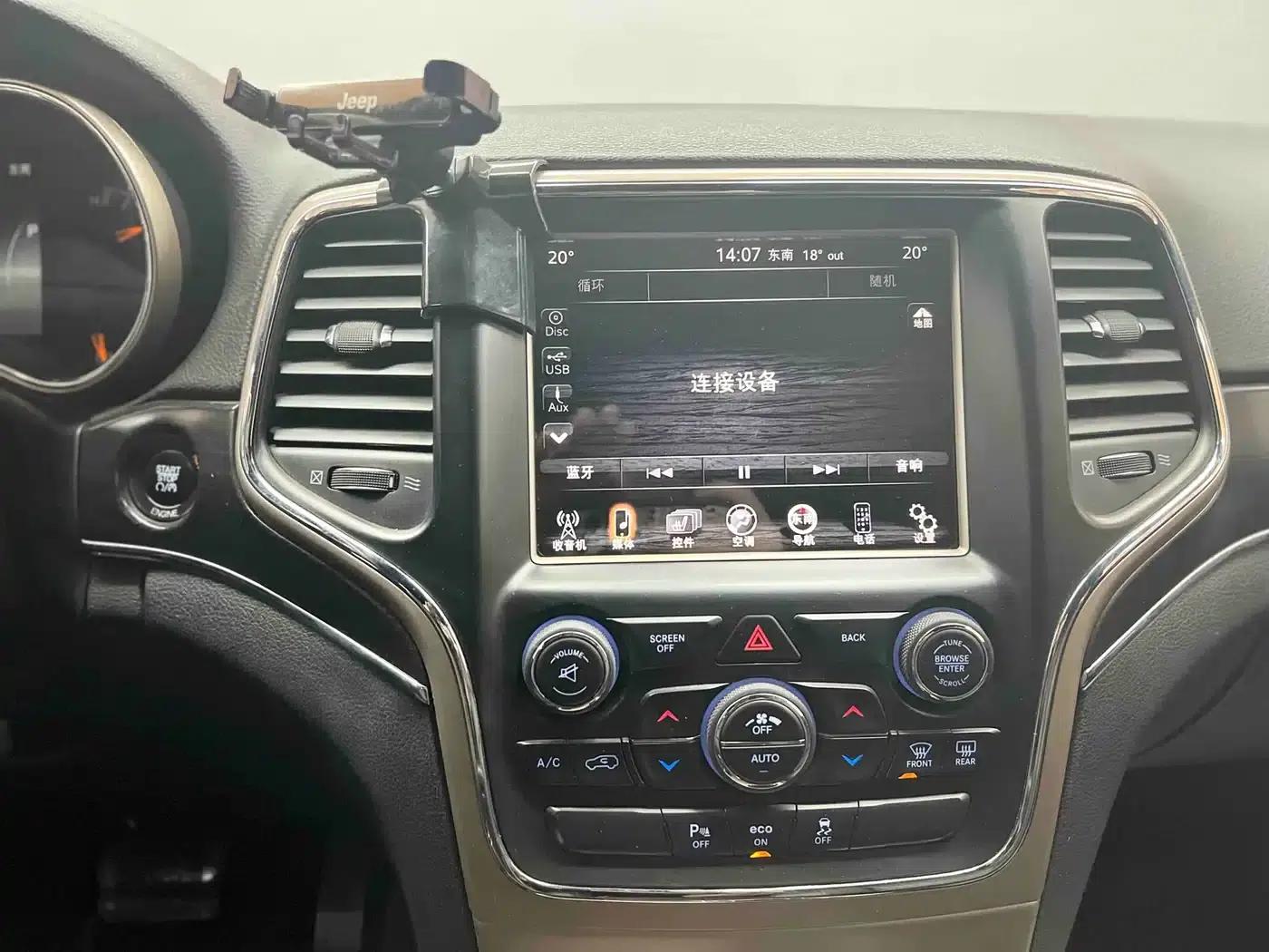 2014 Jeep Grand Cherokee Imported Model 3.0L Comfort Navigation Edition — миниатюра 13