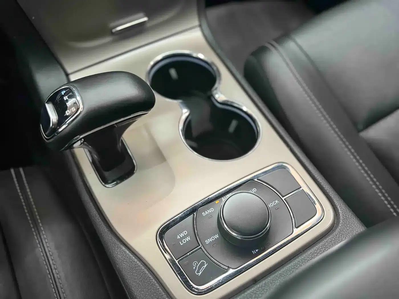 2014 Jeep Grand Cherokee Imported Model 3.0L Comfort Navigation Edition — миниатюра 14