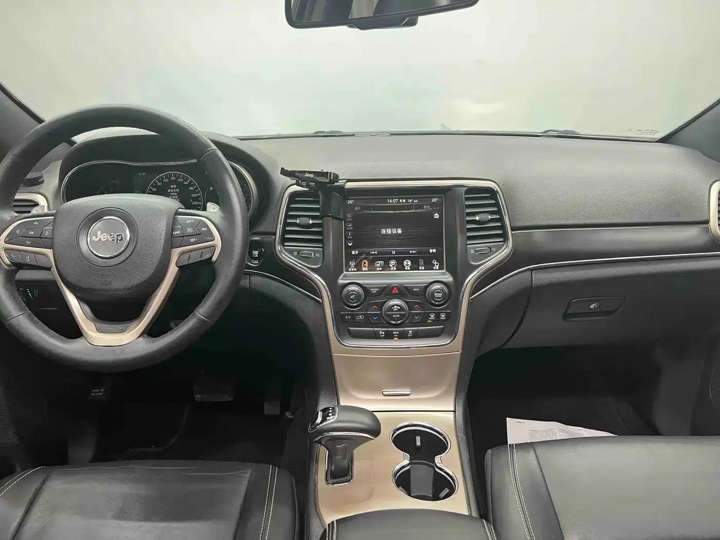 2014 Jeep Grand Cherokee Imported Model 3.0L Comfort Navigation Edition — миниатюра 15