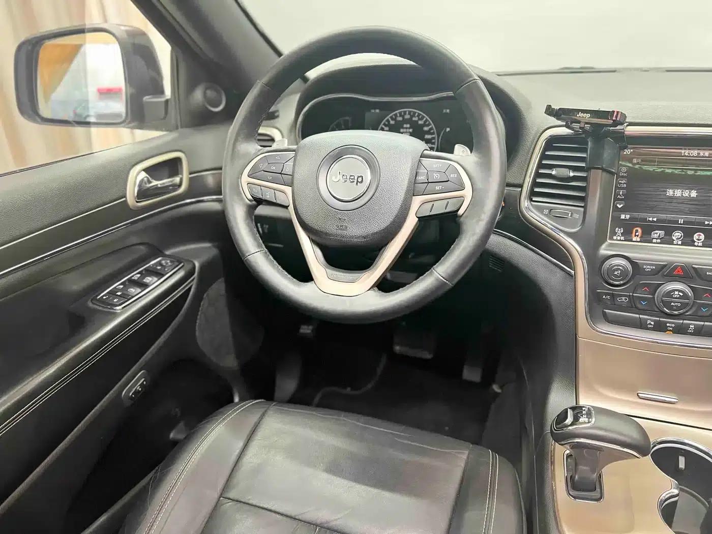 2014 Jeep Grand Cherokee Imported Model 3.0L Comfort Navigation Edition — миниатюра 16