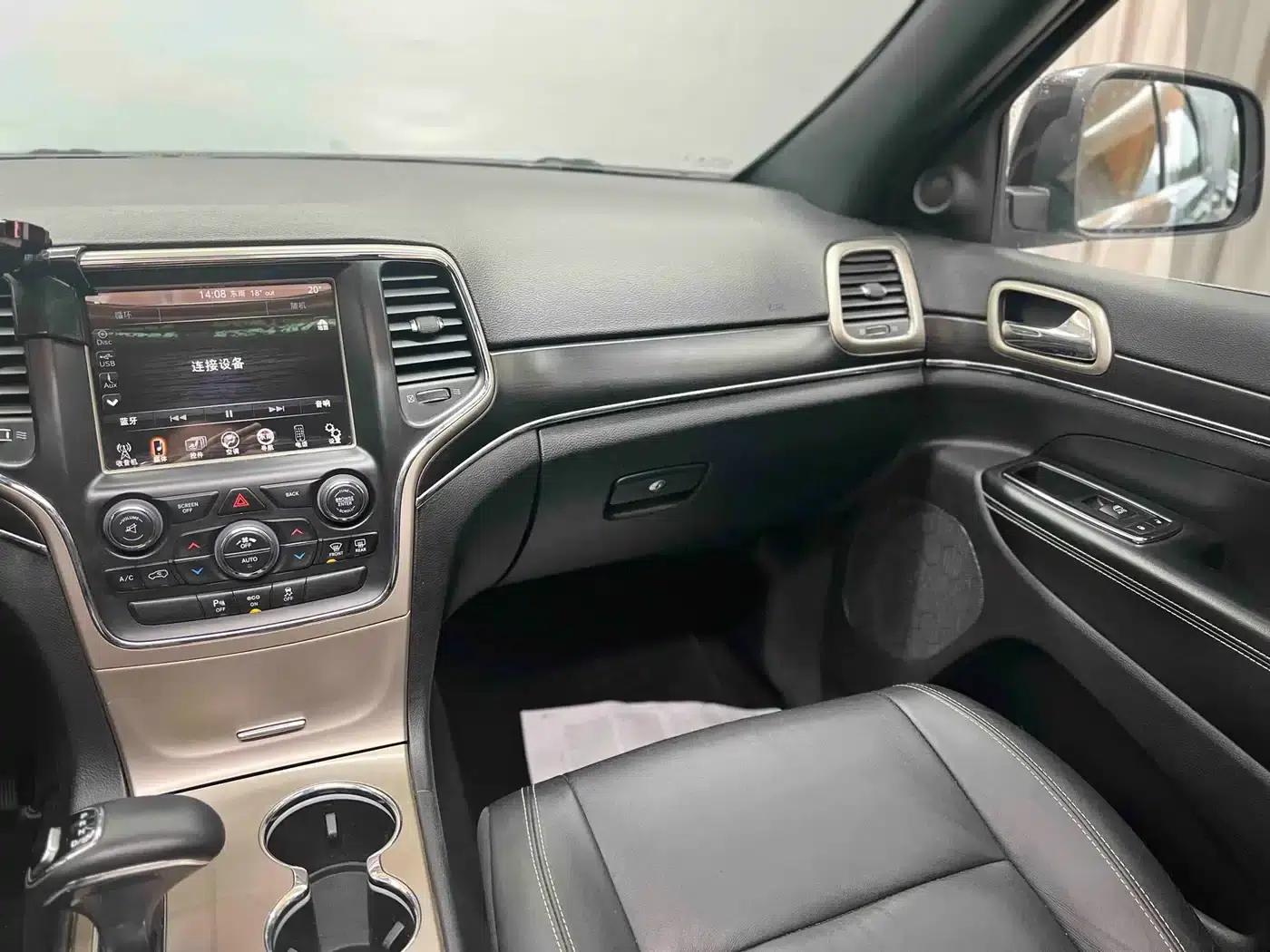 2014 Jeep Grand Cherokee Imported Model 3.0L Comfort Navigation Edition — миниатюра 17