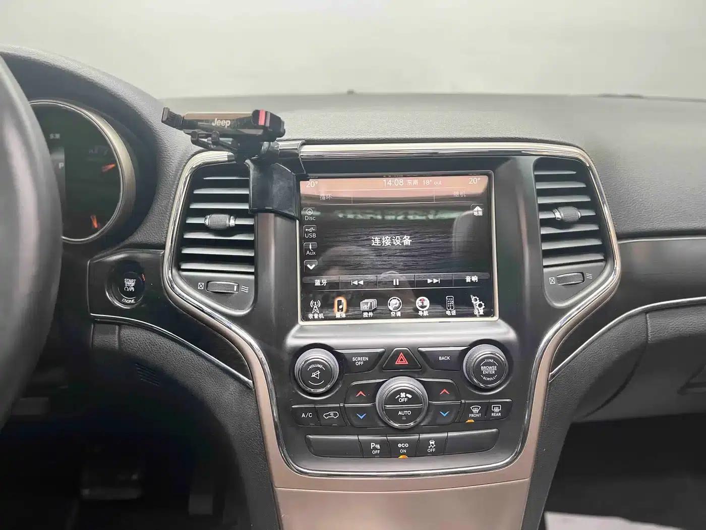 2014 Jeep Grand Cherokee Imported Model 3.0L Comfort Navigation Edition — миниатюра 18