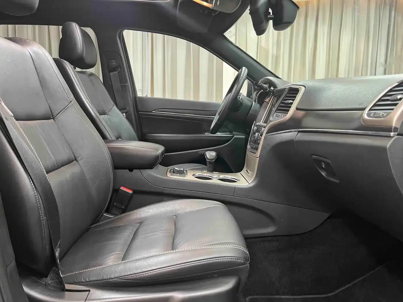 2014 Jeep Grand Cherokee Imported Model 3.0L Comfort Navigation Edition — миниатюра 22