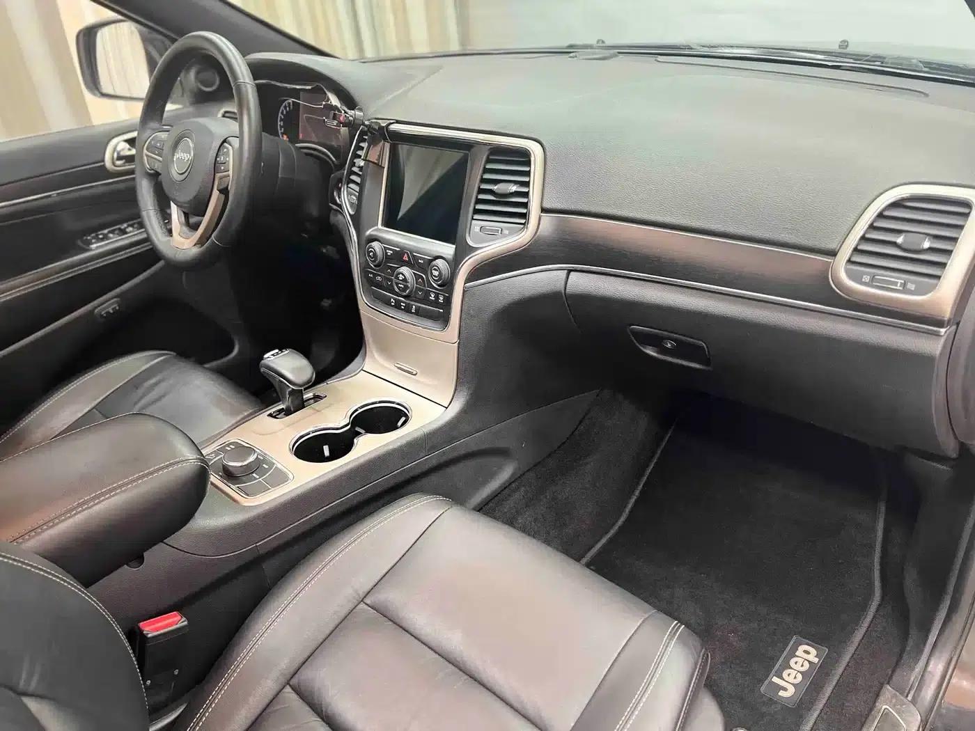2014 Jeep Grand Cherokee Imported Model 3.0L Comfort Navigation Edition — миниатюра 23
