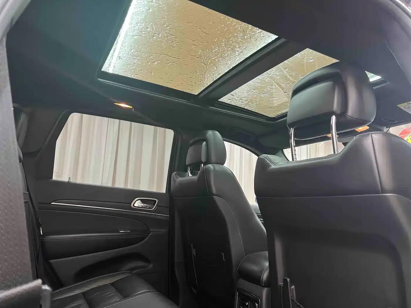 2014 Jeep Grand Cherokee Imported Model 3.0L Comfort Navigation Edition — миниатюра 26