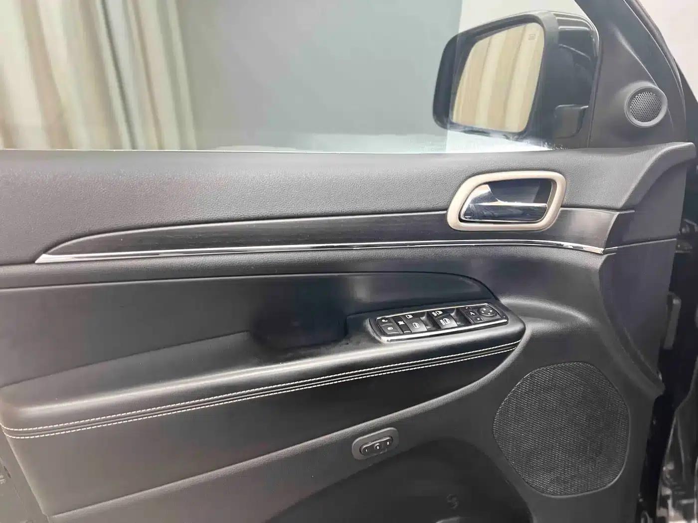 2014 Jeep Grand Cherokee Imported Model 3.0L Comfort Navigation Edition — миниатюра 7