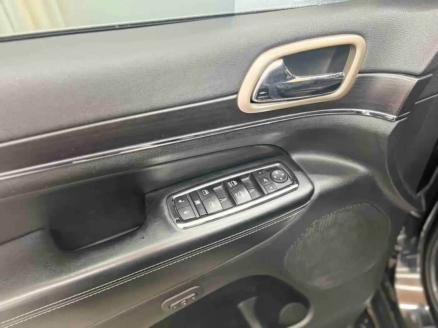 2014 Jeep Grand Cherokee Imported Model 3.0L Comfort Navigation Edition — миниатюра 8