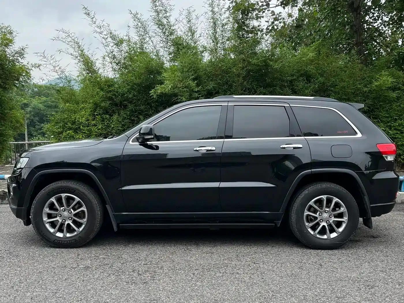 2016 Jeep Grand Cherokee 3.0L Elite Navigation Edition (Imported) — миниатюра 3