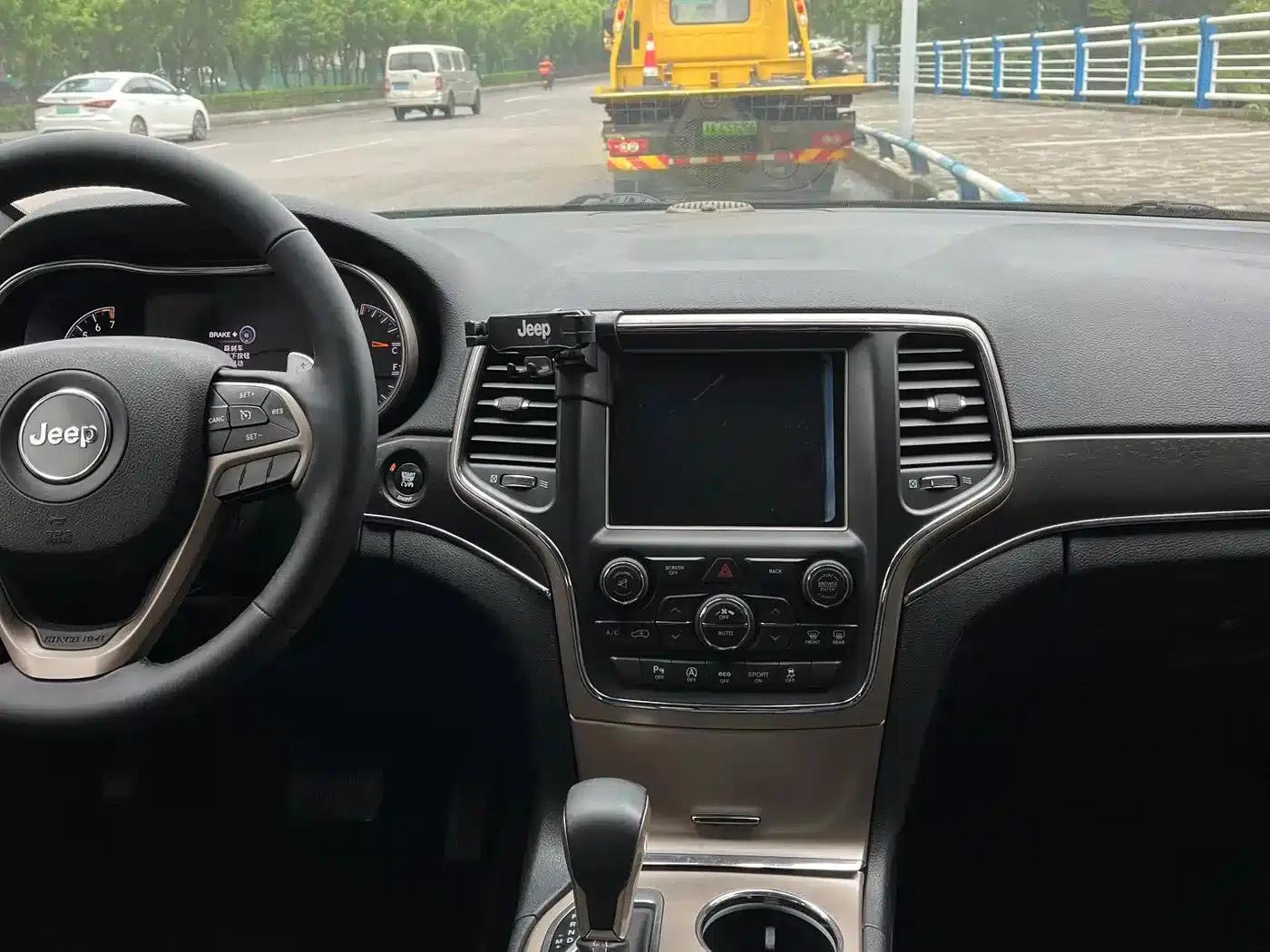 2016 Jeep Grand Cherokee 3.0L Elite Navigation Edition (Imported) — миниатюра 5