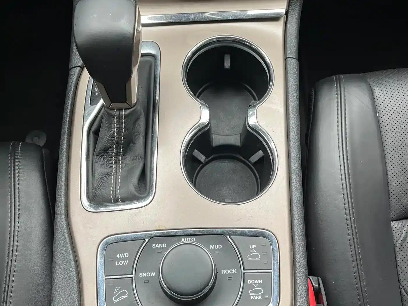 2016 Jeep Grand Cherokee 3.0L Elite Navigation Edition (Imported) — миниатюра 6