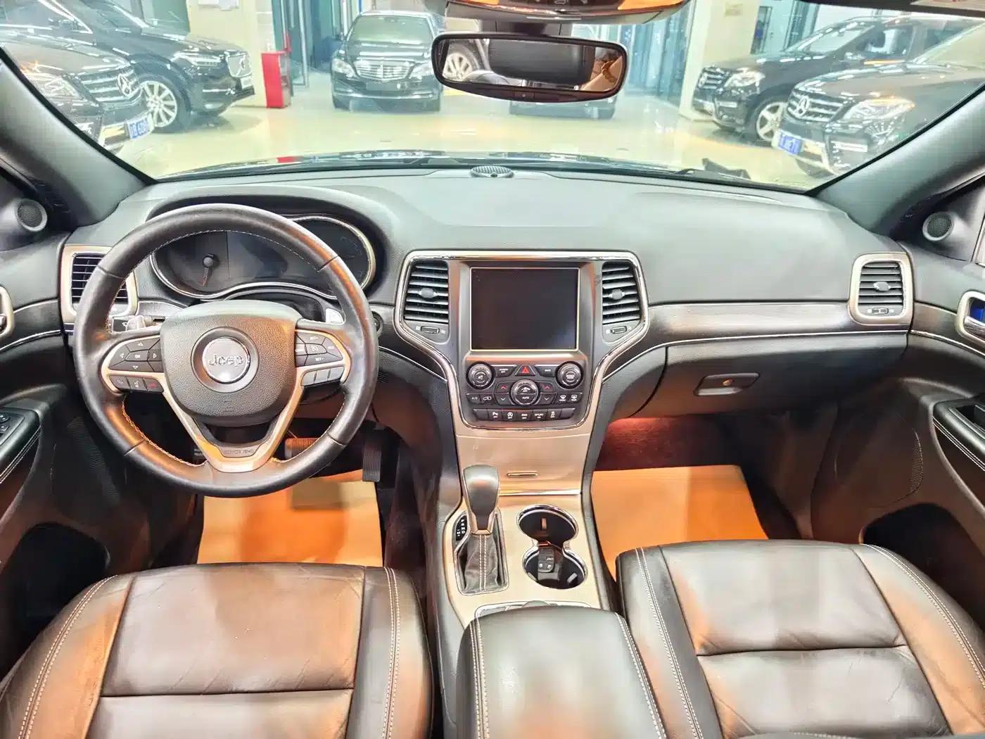 2017 Jeep Grand Cherokee Imported Model 3.0L Comfort Navigation Edition — миниатюра 15